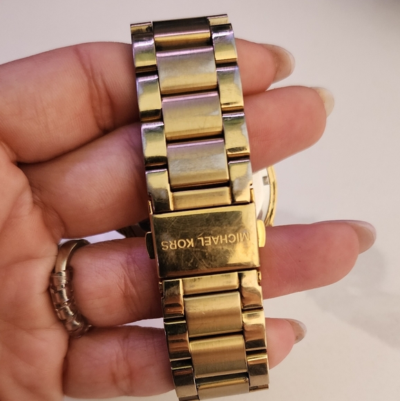 Gold Michael Kors watch - Picture 2 of 2
